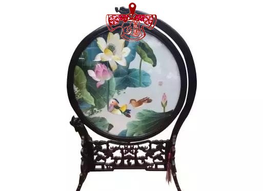 鴛鴦荷花：寓意雙宿雙棲、和和美美，作為祝福又有天成佳偶、白頭偕老的意思。