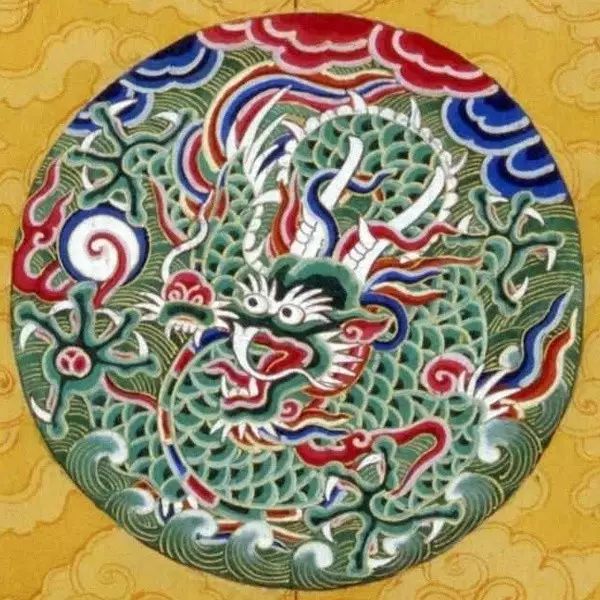 古代龍紋刺繡代表至高無(wú)上的權(quán)利
