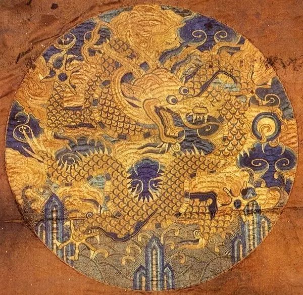 古代至高無(wú)上的刺繡龍紋