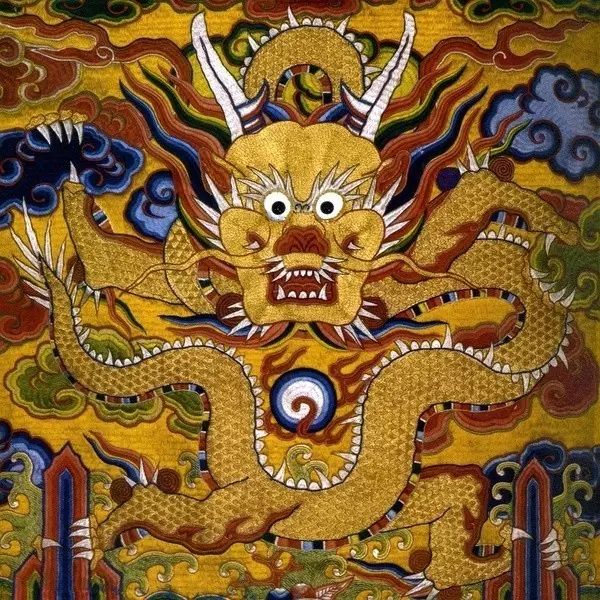古代至高無(wú)上的刺繡龍紋