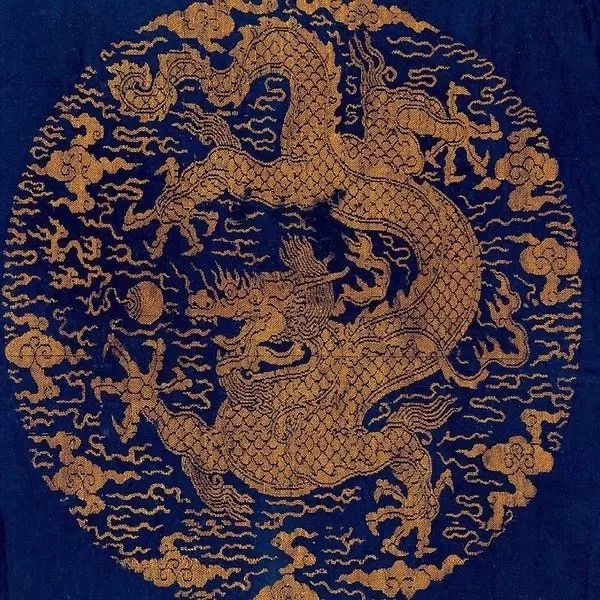 古代至高無(wú)上的刺繡龍紋