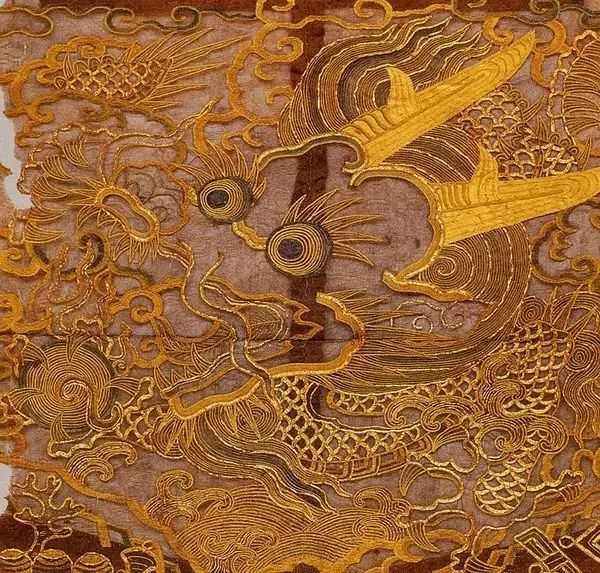 古代至高無(wú)上的刺繡龍紋