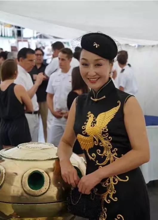 優(yōu)雅真絲手繡旗袍盡顯精致女人味兒！