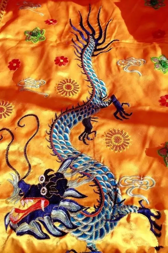 從傳統(tǒng)手工刺繡繡娘到工藝大師轉(zhuǎn)變